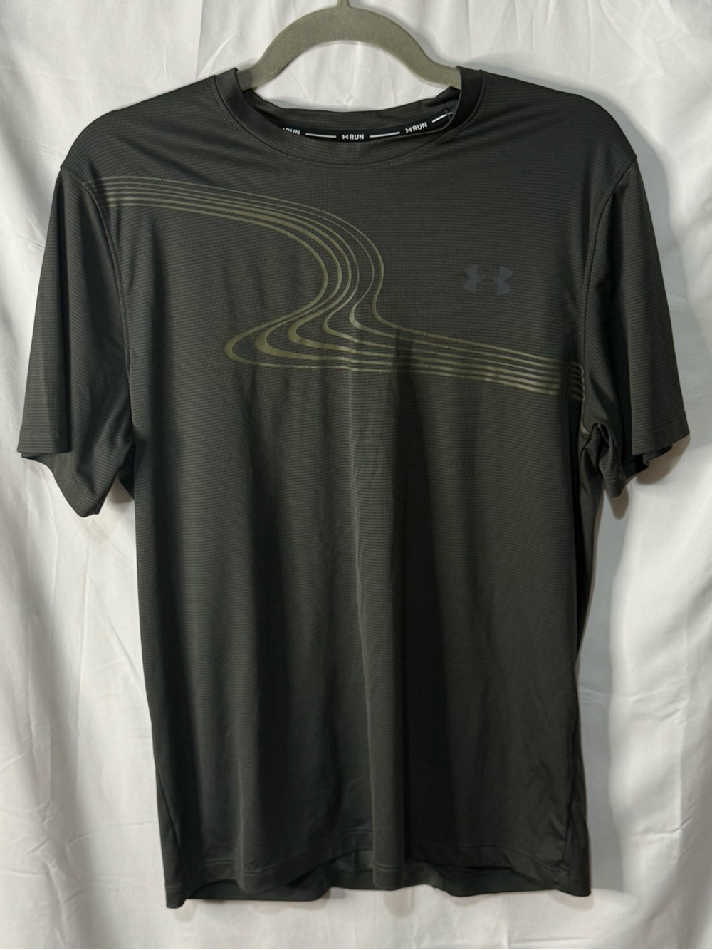 Under Armour Men’s Black Short Sleeve Performance Tee with Olive Graphic
